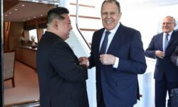 Ο Λαβρόφ συναντήθηκε με τον Κιμ στη Βόρεια Κορέα