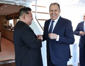 Ο Κιμ διαβεβαίωσε ξανά τον Λαβρόφ για την «άνευ όρων» υποστήριξή του εναντίον της Ουκρανίας