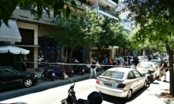 Πυροβολισμοί σε καφετέρια στον Κολωνό: Δεν διατρέχουν κίνδυνο οι ζωές των τραυματιών