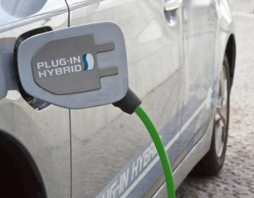 Οι Έλληνες οδηγοί επιλέγουν υβριδικά αυτοκίνητα