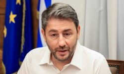 Ανδρουλάκης: Κατάργηση προσωπικής διαφοράς, νέο ΕΚΑΣ και σταδιακή μείωση εισφοράς αλληλεγγύης