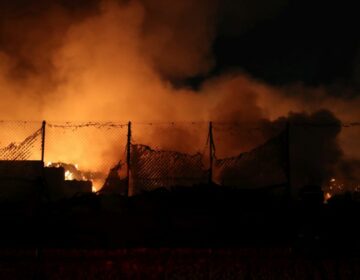 Σε ύφεση η φωτιά σε επιχείρηση ανακύκλωσης στη Σίνδο