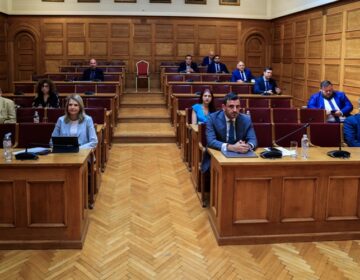 Προανακριτική για Τέμπη: Κατά πλειοψηφία, μόνο από τη ΝΔ, εγκρίθηκε το πόρισμα – Αποχώρησαν τα κόμματα της αντιπολίτευσης