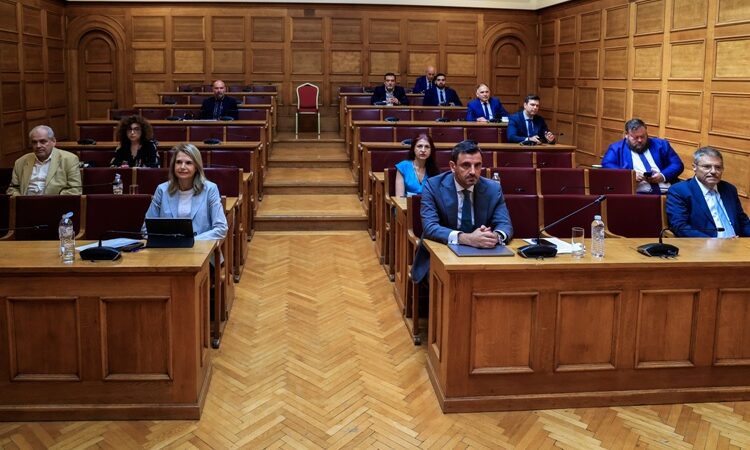 Προανακριτική για Τέμπη: Κατά πλειοψηφία, μόνο από τη ΝΔ, εγκρίθηκε το πόρισμα – Αποχώρησαν τα κόμματα της αντιπολίτευσης