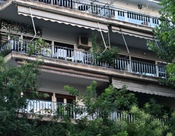 Φωτιά στο διαμέρισμα του Πέτρου Φιλιππίδη: «Ίσως υπάρχει εμπρησμός – Από θαύμα ζει»
