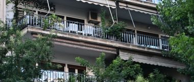 Φωτιά στο διαμέρισμα του Πέτρου Φιλιππίδη: «Ίσως υπάρχει εμπρησμός – Από θαύμα ζει»