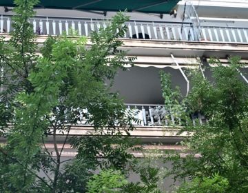 Φωτιά στο διαμέρισμα του Πέτρου Φιλιππίδη: Τον είχε πάρει ο ύπνος στο σαλόνι και τον ξύπνησε η γειτόνισσα