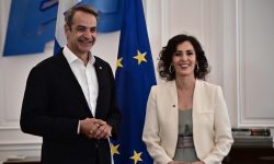 Συνάντηση Μητσοτάκη με την Ευρωπαία επίτροπο Διαχείρισης Κρίσεων: Κορυφαία προτεραιότητά μας η ενίσχυση της πολιτικής προστασίας και του μηχανισμού ετοιμότητας