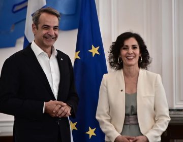 Συνάντηση Μητσοτάκη με την Ευρωπαία επίτροπο Διαχείρισης Κρίσεων: Κορυφαία προτεραιότητά μας η ενίσχυση της πολιτικής προστασίας και του μηχανισμού ετοιμότητας