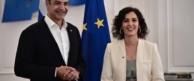 Συνάντηση Μητσοτάκη με την Ευρωπαία επίτροπο Διαχείρισης Κρίσεων: Κορυφαία προτεραιότητά μας η ενίσχυση της πολιτικής προστασίας και του μηχανισμού ετοιμότητας