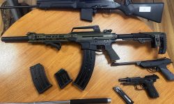 Επιχείρηση της ΕΛ.ΑΣ. στη Δυτική Αττική – Τρεις συλλήψεις για όπλα και κοκαΐνη