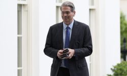 Η Ουάσινγκτον δεν θα βιαστεί να κλείσει εμπορικές συμφωνίες ενόψει της προθεσμίας του Αυγούστου