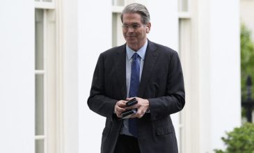 Η Ουάσινγκτον δεν θα βιαστεί να κλείσει εμπορικές συμφωνίες ενόψει της προθεσμίας του Αυγούστου