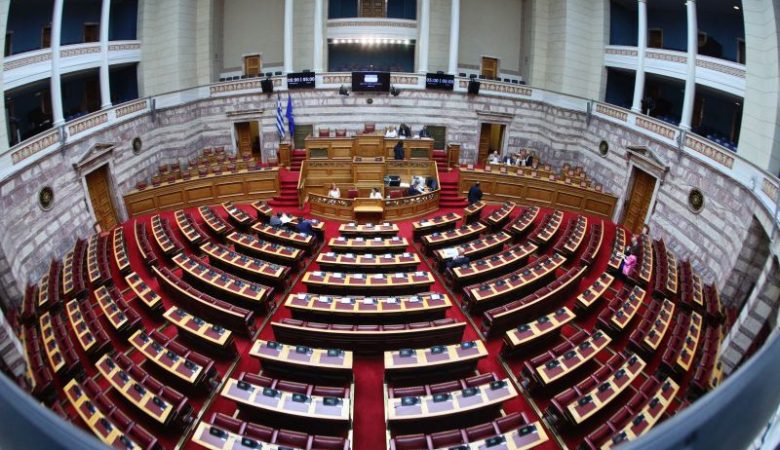Βουλή: Στην Ολομέλεια η συζήτηση και η λήψη απόφασης για το πόρισμα της πλειοψηφίας της Προνακριτικής για τον Κώστα Αχ. Καραμανλή
