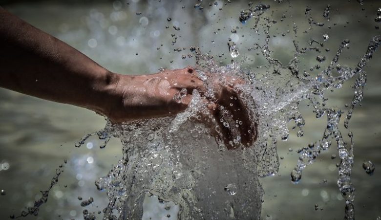 Καύσωνας έως και την Κυριακή με το θερμόμετρο να αγγίζει τους 43 βαθμούς