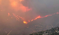 Μεγάλη φωτιά καίει ανεξέλεγκτη στα βόρεια της Λεμεσσού