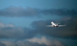 Βρέθηκαν τα συντρίμμια ενός ρωσικού επιβατικού αεροσκάφους με 49 επιβαίνοντες, το οποίο αγνοούνταν