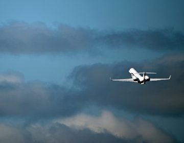 Βρέθηκαν τα συντρίμμια ενός ρωσικού επιβατικού αεροσκάφους με 49 επιβαίνοντες, το οποίο αγνοούνταν