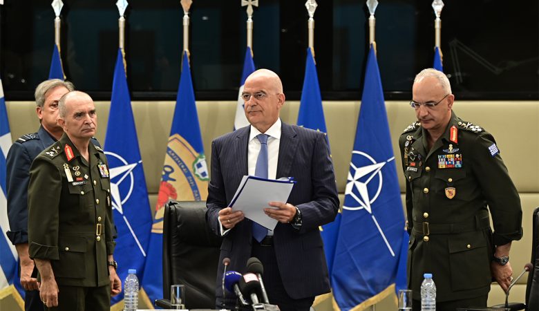 Δένδιας: Μόνο στον Στρατό Ξήρας η θητεία από 1/1/2026 – Στα 100 ευρώ η αποζημίωση στρατεύσιμων – Νέο δόγμα αποτροπής