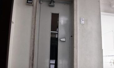 Νεκρός ένας συντηρητής ανελκυστήρων που απεγκλωβίστηκε χωρίς τις αισθήσεις του από ασανσέρ πολυκατοικίας στη Νάουσα