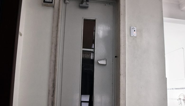 Νεκρός ένας συντηρητής ανελκυστήρων που απεγκλωβίστηκε χωρίς τις αισθήσεις του από ασανσέρ πολυκατοικίας στη Νάουσα