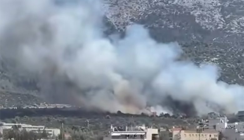 Φωτιά στην Πολυτεχνειούπολη Ζωγράφου, στους πρόποδες του Υμηττού – Ήχησε το 112, επιχειρούν 13 εναέρια μέσα