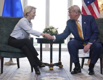Συμφωνία του Τραμπ με την Φον ντερ Λάιεν για δασμούς ύψους 15% στα ευρωπαϊκά προϊόντα, πλην χάλυβα και αλουμινίου