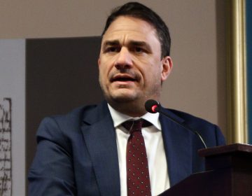 Τσουκαλάς: Ο πρωθυπουργός επιβάλλει το χρεοκοπημένο μοντέλο της φτηνής και απαξιωμένης εργασίας
