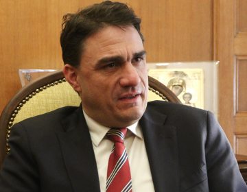 Τσουκαλάς κατά κυβέρνησης: Έχετε αφαιμάξει φορολογικά τη μεσαία τάξη