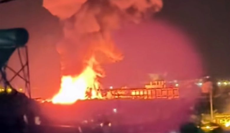 Φωτιά σε εργοστάσιο ανακύκλωσης στο Αίγιο – Μήνυμα από το 112