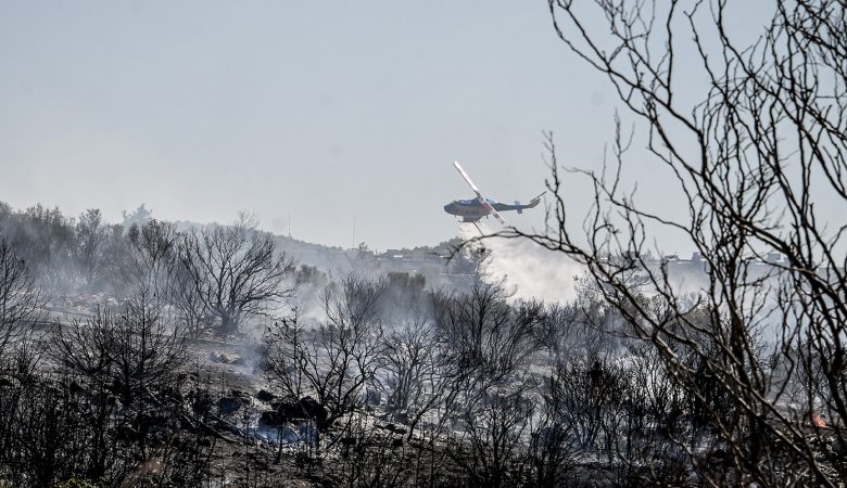 Φωτιά στην Πολυτεχνειούπολη Ζωγράφου: Πώς οριοθετήθηκε σε λιγότερο από 20 λεπτά, χάρη στα drones και την άμεση επέμβαση της Πυροσβεστικής