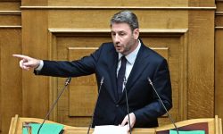 Σφοδρή αντίδραση Ανδρουλάκη για τη διαδικασία στη Βουλή: «Πρωτοφανής καταστρατήγηση του Συντάγματος»