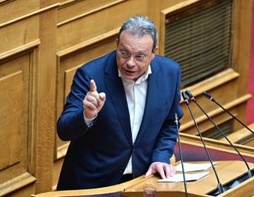 Φάμελλος για την αποχώρηση του ΣΥΡΙΖΑ πριν την ψηφοφορία: «Ένα κοινοβουλευτικό πραξικόπημα που φέρει φαρδιά πλατιά την υπογραφή Μητσοτάκη»
