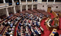Κυβερνητικές πηγές: Η απαιτούμενη απαρτία για τη λήψη απόφασης της Βουλής προϋποθέτει την παρουσία 75 βουλευτών