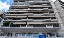 Νεκρό κοριτσάκι στο Παλαιό Φάληρο: Η μητέρα το 2022 είχε συλληφθεί για έκθεση ανηλίκου σε κίνδυνο – Τι εκτιμούν οι Αρχές