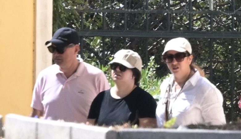 Νεκρό κοριτσάκι στο Παλαιό Φάληρο: Γιατί δεν πείθει τις Αρχές το σενάριο του ατυχήματος – Οι αντιφάσεις στις οποίες έχει πέσει η 32χρονη μητέρα