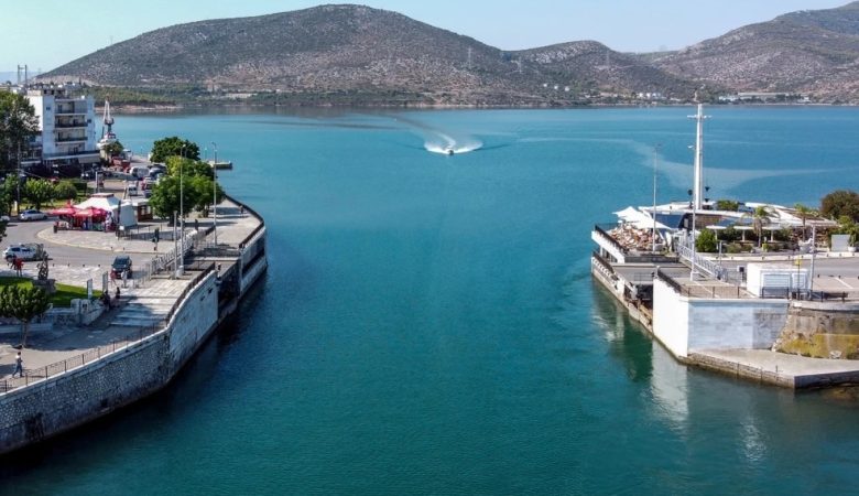 Η Χαλκίδα κόπηκε στα δύο λόγω βλάβης στην παλιά γέφυρα του Ευρίπου – Παραμένει ανοιχτή από χθες