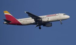 Εβραίοι επιβάτες της Iberia πήραν δίσκους φαγητού με το σύνθημα «Free Palestine»