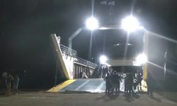 Στο λιμάνι των Νέων Στύρων ρυμουλκήθηκε το φέρι μποτ που προσάραξε σε ξέρα – «Δεν υπάρχει βλάβη στο πηδάλιο» λέει ο νηογνώμονας