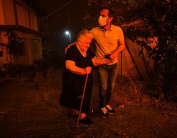 Φωτιά στην Ηλεία: Nέο μήνυμα από το 112 για απομάκρυνση κατοίκων από Ηράκλεια, Καρούτες και Σμίλα