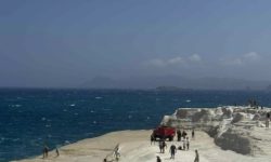 Τραγωδία στη Μήλο: Δύο τουρίστες πνίγηκαν στο Σαρακήνικο