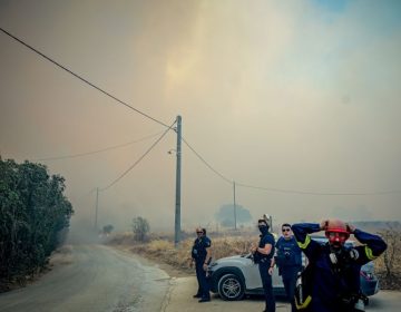 Σε ύφεση οι φωτιές σε Κερατέα και Χελιδόνι Ηλείας – Έγιναν 385 απεγκλωβισμοί