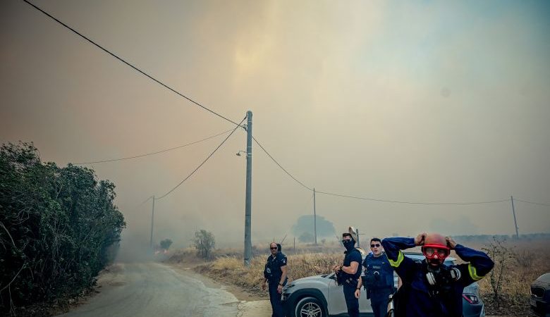 Σε ύφεση οι φωτιές σε Κερατέα και Χελιδόνι Ηλείας – Έγιναν 385 απεγκλωβισμοί
