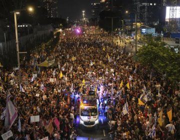 Δεκάδες χιλιάδες διαδηλωτές στο Τελ Αβίβ κατά του σχεδίου κατάκτησης της πόλης της Γάζας