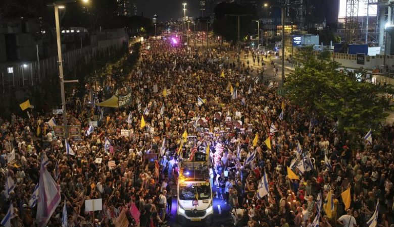 Δεκάδες χιλιάδες διαδηλωτές στο Τελ Αβίβ κατά του σχεδίου κατάκτησης της πόλης της Γάζας
