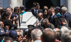 Συγκλόνισε ο Αντώνης Σαμαράς στο τελευταίο αντίο στην κόρη του: «Τι να πει μια μάνα που δεν θα ξαναγκαλιάσει το σπλάχνο της;»