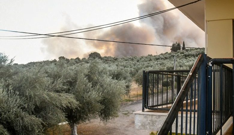 Αναζωπύρωση της φωτιάς στην Αχαΐα: Μήνυμα του 112 στους κατοίκους Μπάλας και Δραγώλενας