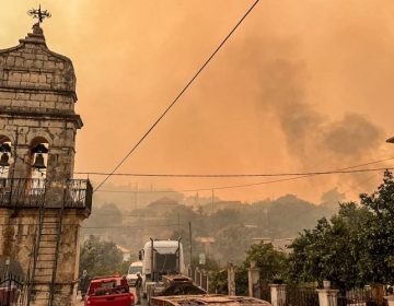 Τιτάνιες προσπάθειες από την Πυροσβεστική για τις 23 φωτιές που συνεχίζουν να καίνε στην επικράτεια