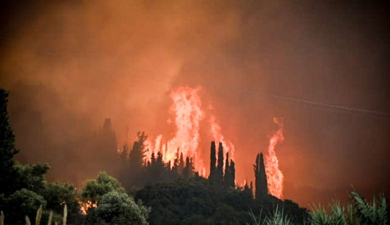 Σε πύρινο κλοιό η χώρα – Η ελληνική κυβέρνηση ζήτησε βοήθεια από την Ευρωπαϊκή Ένωση