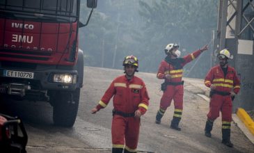Μάχη με «πύρινους στροβίλους» δίνουν οι πυροσβεστικές δυνάμεις στην βόρεια Ισπανία